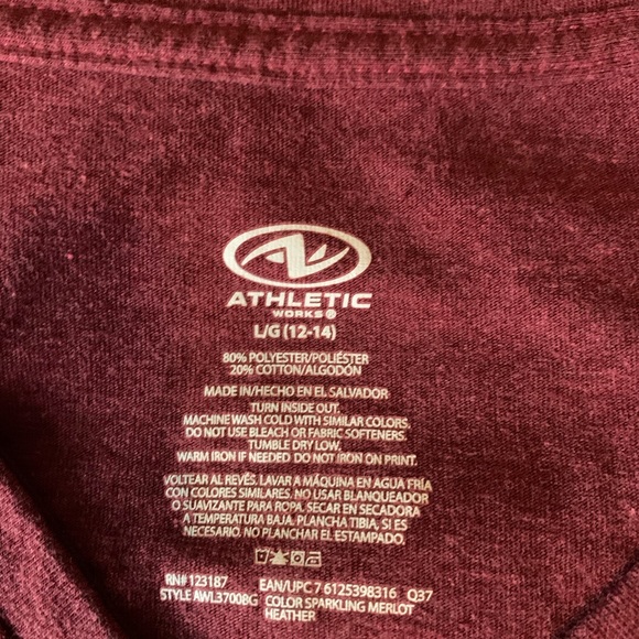 **SOLD** ⚜️5/$25⚜️Women’s Large T-shirts - Picture 3 of 5